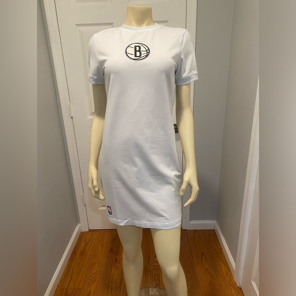 White Short Sleeve Logo Dress/ Brooklyn  Nets NBA/ Size L